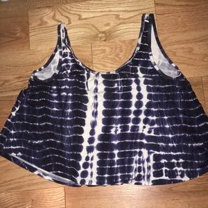 blue and white cropped flowy tank top